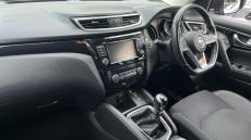 Nissan Qashqai 1.3 DiG-T N-Connecta 5dr [Glass Roof Pack] Petrol Hatchback